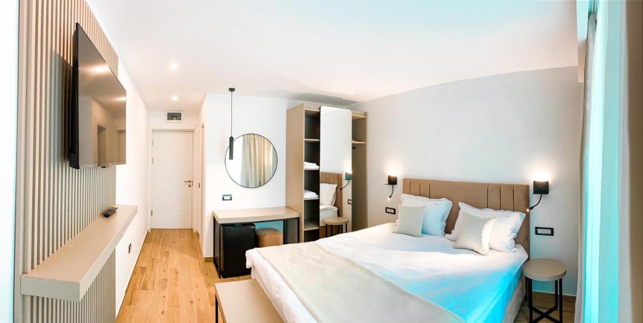 Hotel Corina เวนุส ภายนอก รูปภาพ