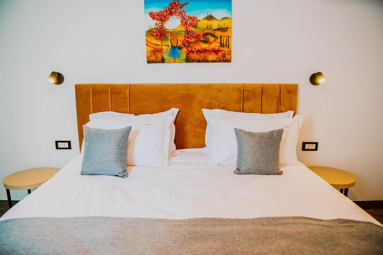 Hotel Corina เวนุส ภายนอก รูปภาพ