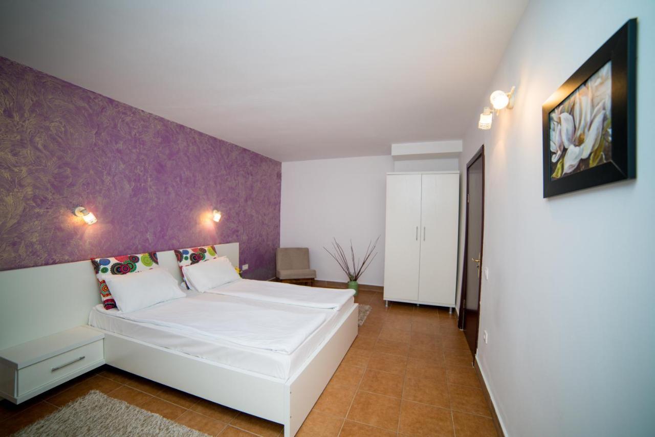 Hotel Corina เวนุส ภายนอก รูปภาพ