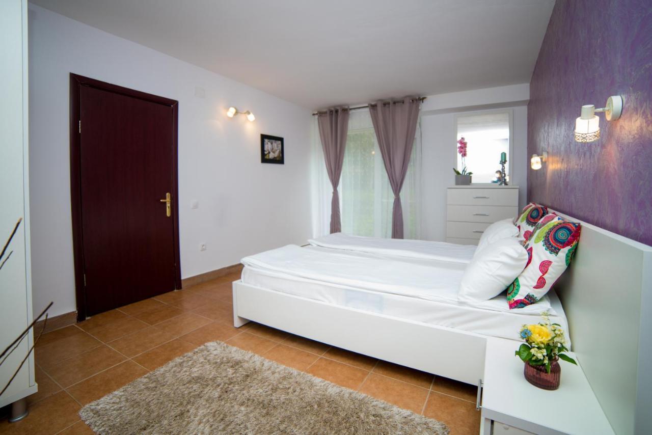Hotel Corina เวนุส ภายนอก รูปภาพ